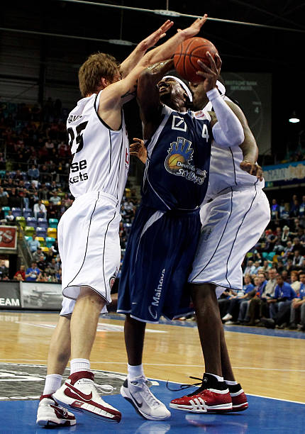 个大家庭一 个大家庭一