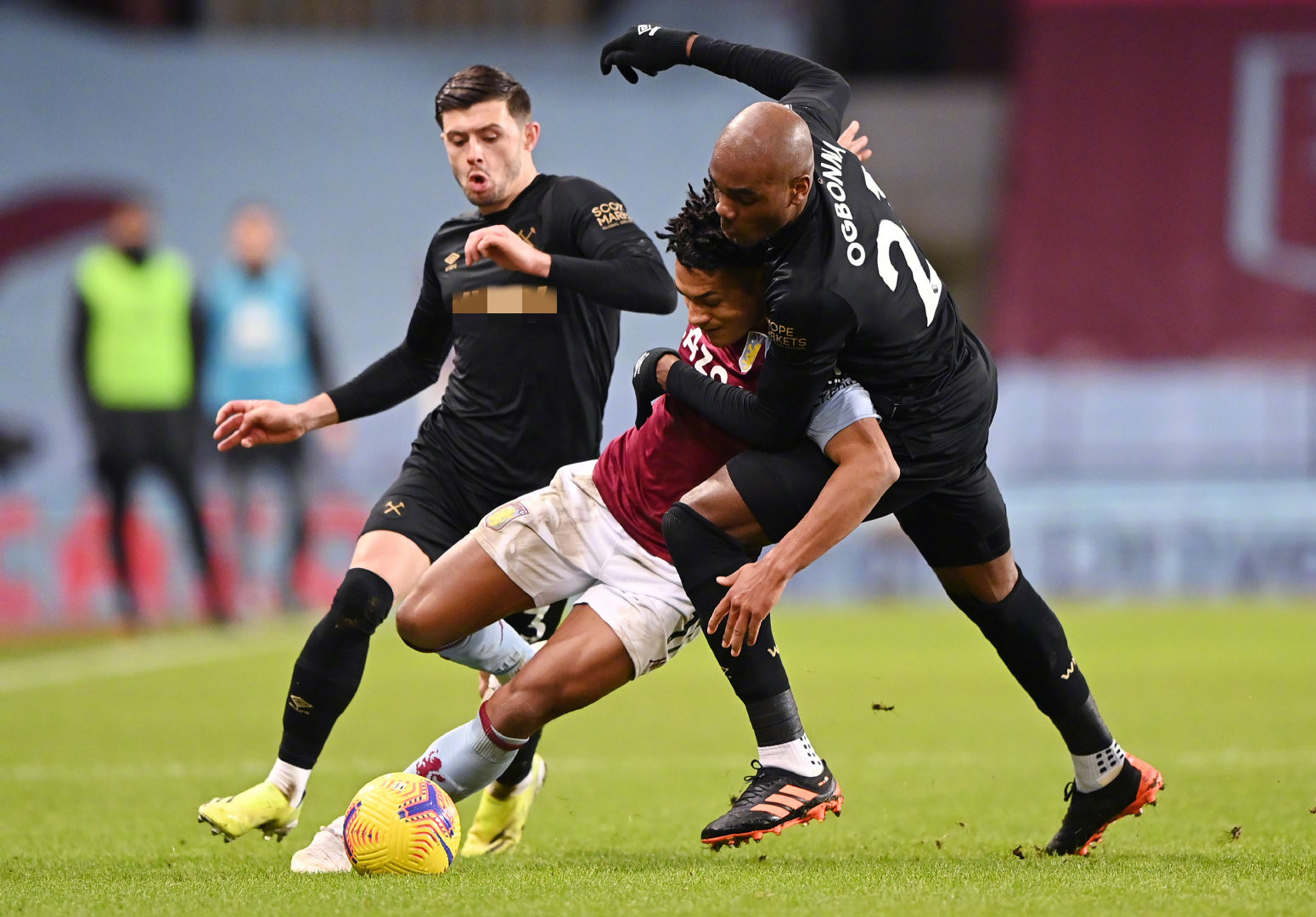 的后防线保 的后防线保