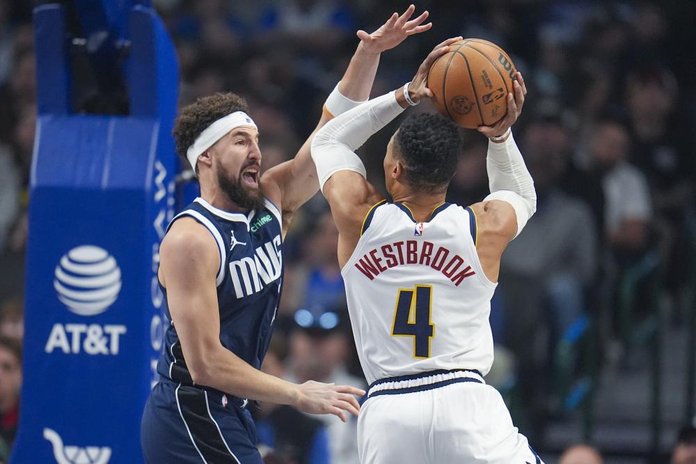 男足稳步攀 男足稳步攀